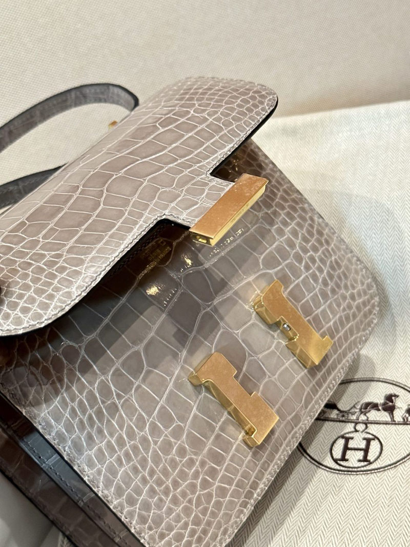 エルメス アウトレット 店舗 HERMES コンスタンス3 ミニ トゥルティールグレー クロコダイル アリゲーターマット ゴールド金具 2520846 コンスタンス クロコ 定価 - 画像 (9)