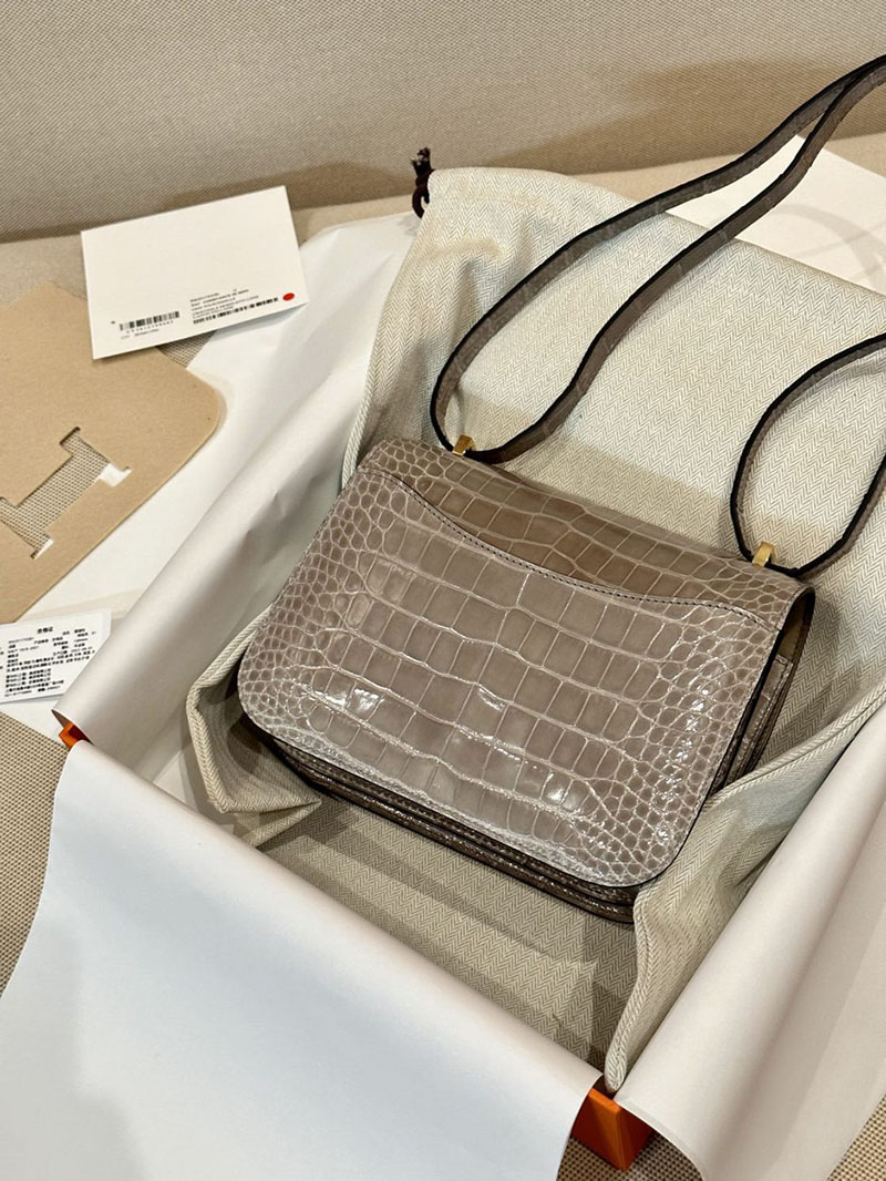 エルメス アウトレット 店舗 HERMES コンスタンス3 ミニ トゥルティールグレー クロコダイル アリゲーターマット ゴールド金具 2520846 コンスタンス クロコ 定価 - 画像 (7)