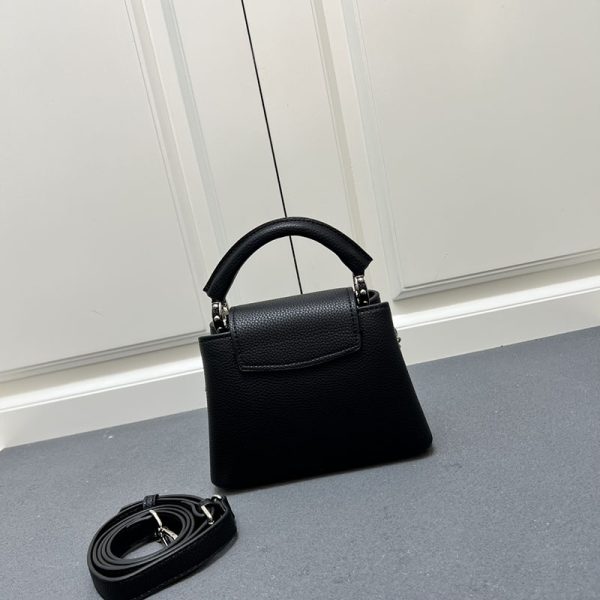 ルイヴィトン カプシーヌ mini ブラック M12344 トリヨンレザー lv301035 N品 ルイヴィトン 斜めがけ レディース 廃盤 - 画像 (8)