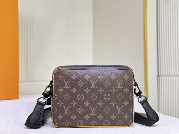 ルイヴィトン Monogram Trio Messenger Shoulder Bag M46694 モノグラム トリオ メッセンジャー ショルダー バッグ ブラウン - 画像 (5)
