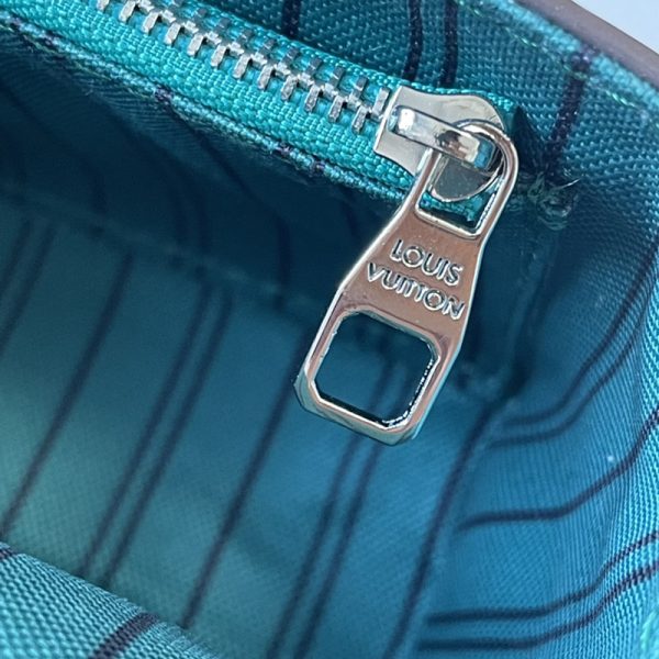 ルイヴィトン スティーマー･ウェアラブル ウォレット M12808 ボルネオ グリーン N品 ルイヴィトン ショルダーバッグメンズ - 画像 (5)