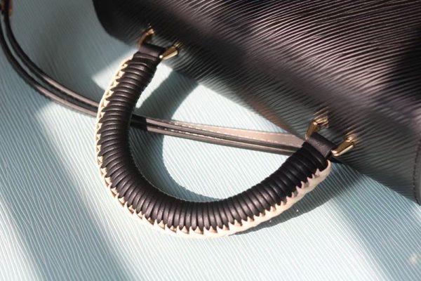 ルイヴィトン アウトレット 店舗 VUITTON ツイスト ワンハンドル PM ブラック lv301077 ルイヴィトン エピ 黒 バッグ - 画像 (6)
