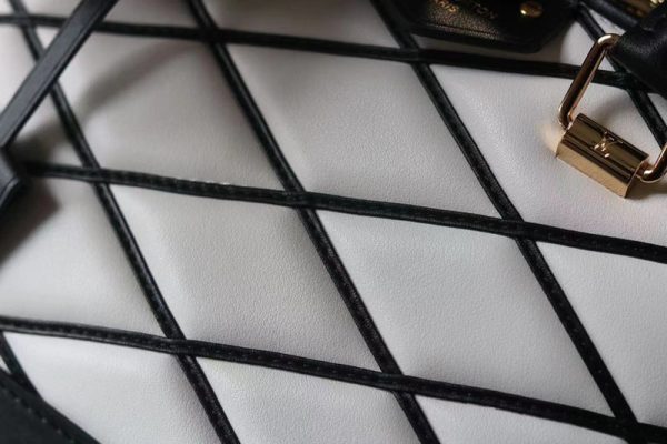 ルイヴィトン アウトレット 店舗 VUITTON アルマBB ハンドバッグ ホワイト|ブラック M23761 レディース ラムレザー 2WAY ショルダー LOUIS VUITTON - 画像 (4)