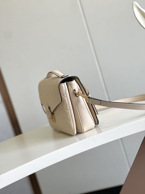 LOUIS VUITTON ポシェット・メティスMM モノグラム・アンプラント クリーム M44072 ルイヴィトン バッグの人気 超N品 - 画像 (9)