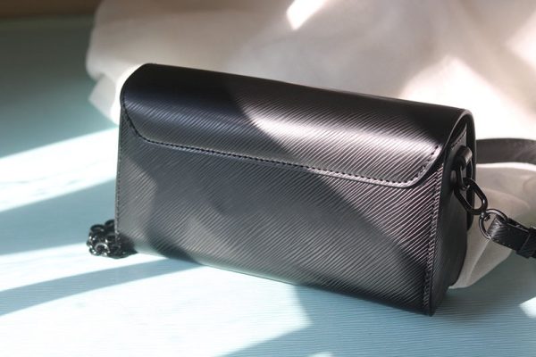 ルイヴィトン アウトレット 店舗 VUITTON ツイスト WEST ブラック M25336 エピ バッグ lv301097 N品 ルイヴィトン エピ ショルダーバッグ - 画像 (5)