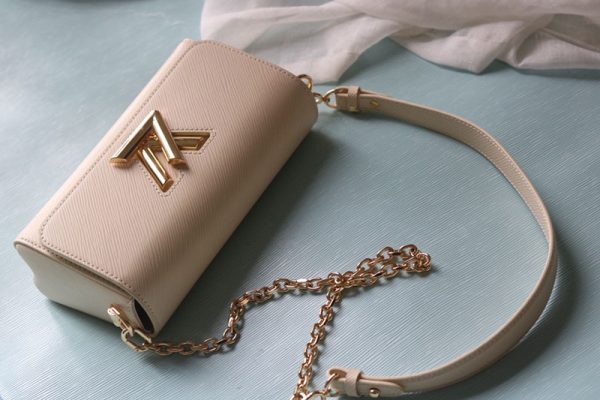 ルイヴィトン アウトレット 店舗 VUITTON ツイスト WEST クオーツ M24550 エピ バッグ lv301101 N品 ルイヴィトン エピ バッグ 人気 - 画像 (9)