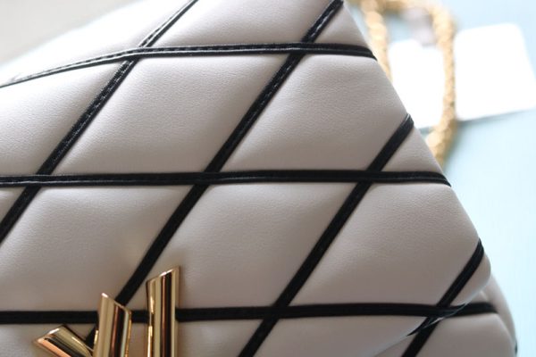 ルイヴィトン アウトレット 店舗 LV ツイストロック GO-14 MM M22890 ショルダーバッグ ホワイト、ブラック - 画像 (4)
