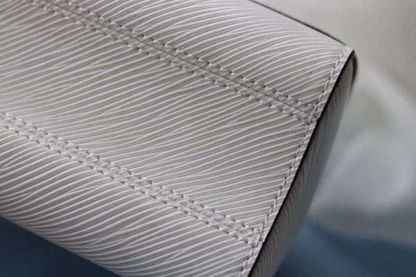 ルイヴィトン アウトレット 店舗 LV ツイスト ショルダーバッグ エピ ホワイト lv301134 N品 ルイヴィトン エピ 廃盤 一覧 - 画像 (3)