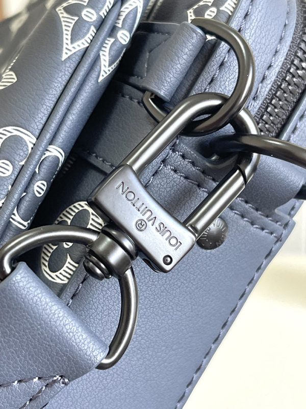 LOUIS VUITTON トリオ･メッセンジャー M24753 ルイヴィトン モノグラム・シャドウ ブルーマリーヌ 超N品 - 画像 (4)