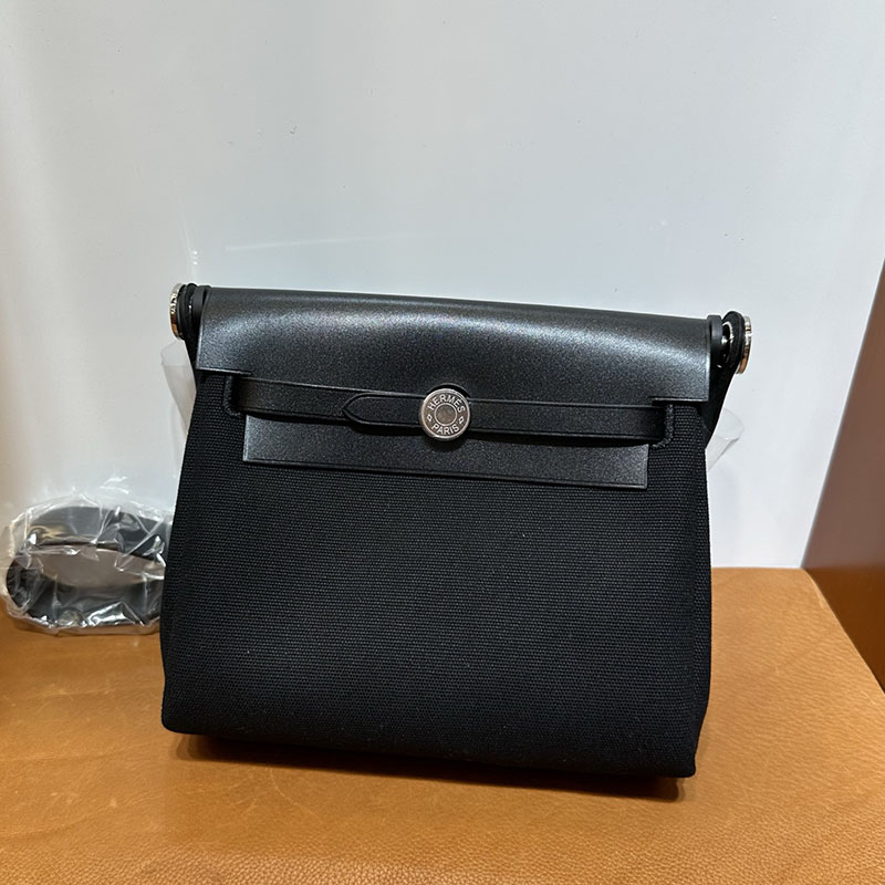 エルメス バッグ値段 HERMES エールバッグジップ ミニ 黒 ブラック トワルアッシュ シルバー金具 2521245 エルメス エールバッグ 定価 - 画像 (7)