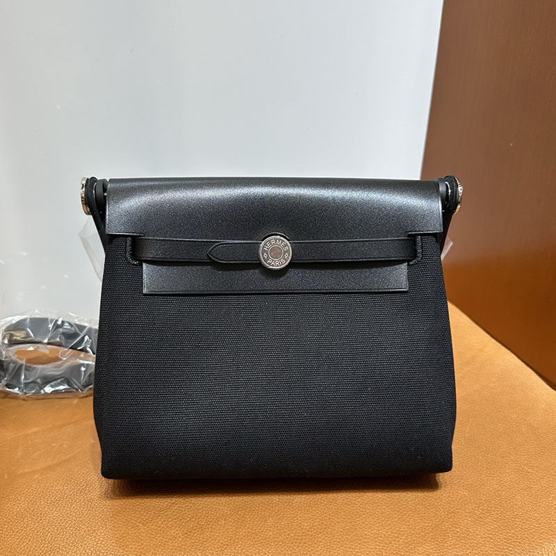 エルメス バッグ値段 HERMES エールバッグジップ ミニ 黒 ブラック トワルアッシュ シルバー金具 2521245 エルメス エールバッグ 定価 - 画像 (5)