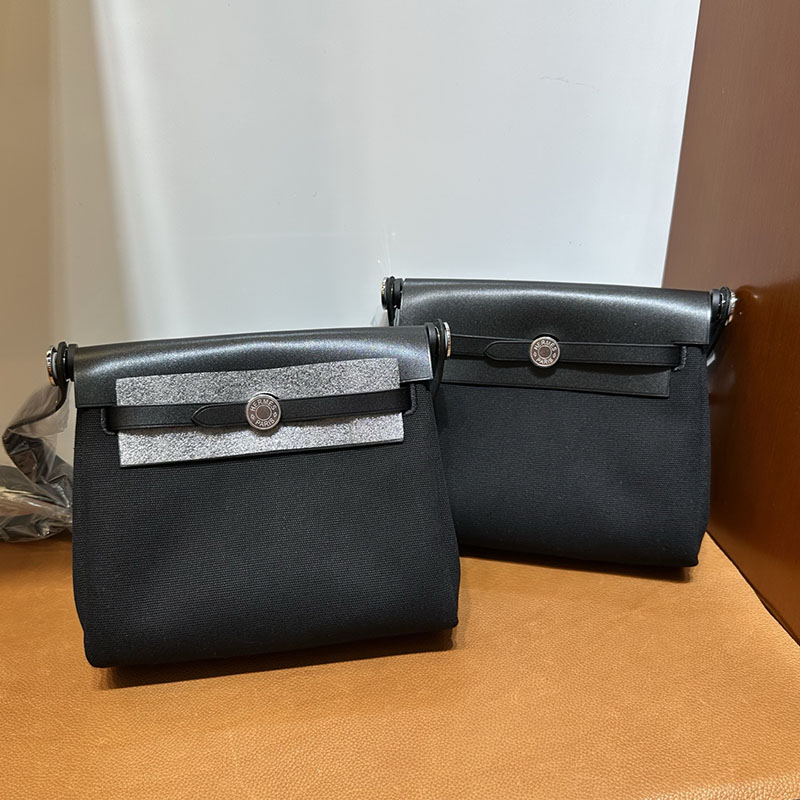 エルメス バッグ値段 HERMES エールバッグジップ ミニ 黒 ブラック トワルアッシュ シルバー金具 2521245 エルメス エールバッグ 定価 - 画像 (4)