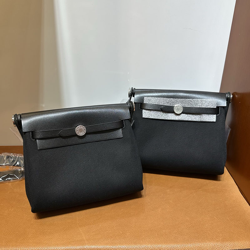 エルメス バッグ値段 HERMES エールバッグジップ ミニ 黒 ブラック トワルアッシュ シルバー金具 2521245 エルメス エールバッグ 定価 - 画像 (2)