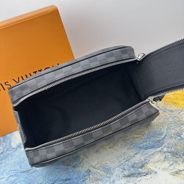 ルイヴィトン ダミエ グラフィット トワレポーチ 黒 N47625 メンズ ダミエグラフィットキャンバス ポーチ N品 - 画像 (4)