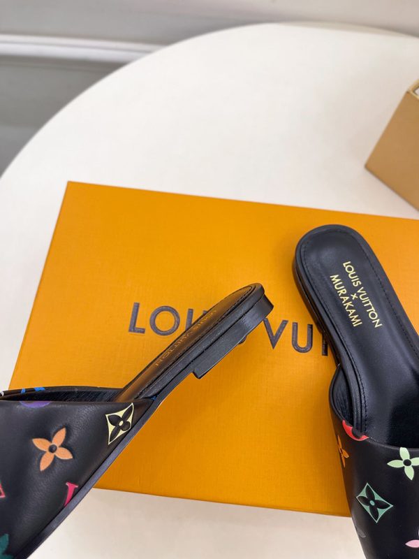 ルイヴィトン 靴 ルイ・ヴィトン x 村上隆コレクション フラットミュール lv303406 ルイヴィトン 村上隆 2025 取り扱い店舗 - 画像 (3)