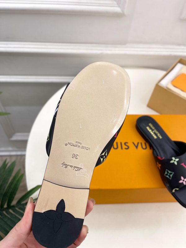 ルイヴィトン 靴 ルイ・ヴィトン x 村上隆コレクション フラットミュール lv303406 ルイヴィトン 村上隆 2025 取り扱い店舗 - 画像 (2)