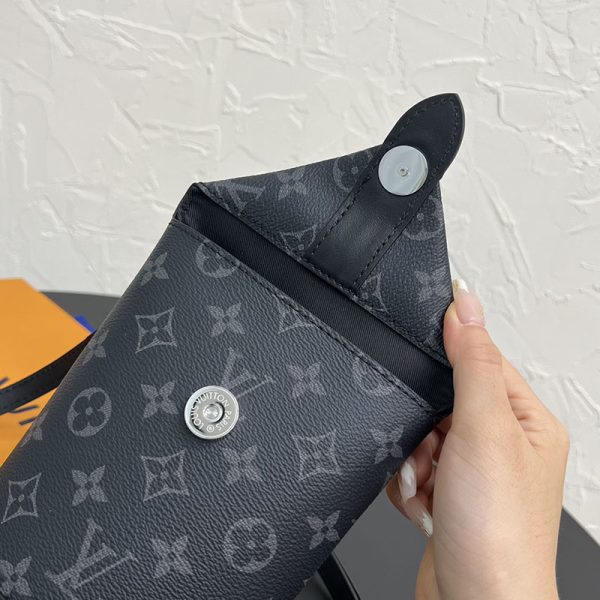LOUIS VUITTON モノグラム エクリプス エンベロップ ポーチ M11613 メンズ ショルダーバッグ 超N品 - 画像 (3)