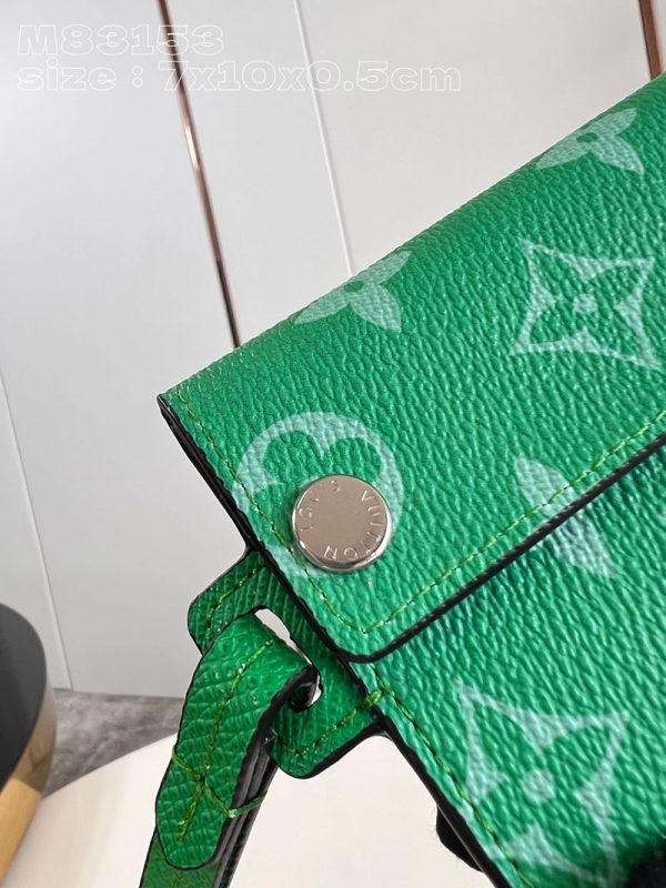 LOUIS VUITTON カードケース ポルト カルト オンストラップ モノグラムキャンバス M83153 緑 カード入れ パスケース 定期入れ ストラップ付 - 画像 (5)