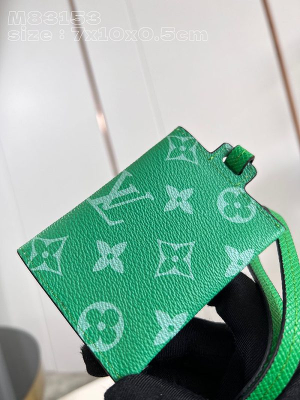 LOUIS VUITTON カードケース ポルト カルト オンストラップ モノグラムキャンバス M83153 緑 カード入れ パスケース 定期入れ ストラップ付 - 画像 (4)
