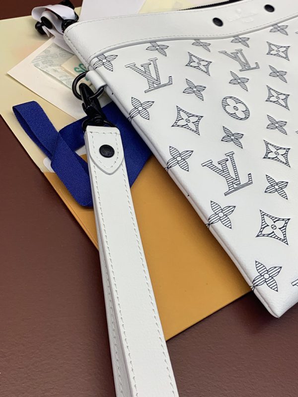 LOUIS VUITTON ポシェット･トゥ･ゴー G65 M14914 サンド モノグラム・シャドウ 超N品 - 画像 (5)