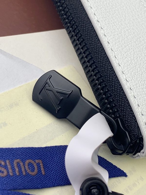 LOUIS VUITTON ポシェット･トゥ･ゴー G65 M14914 サンド モノグラム・シャドウ 超N品 - 画像 (2)