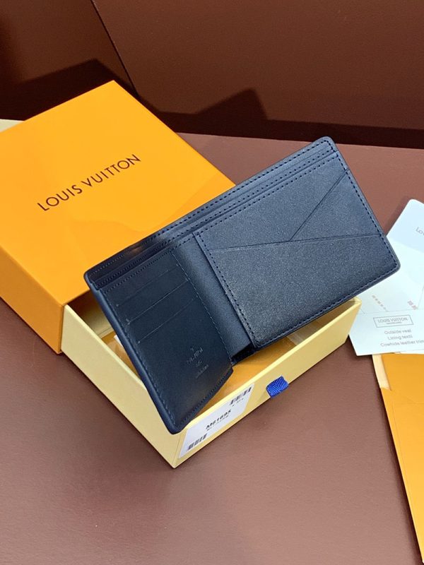 LOUIS VUITTON 二つ折り財布 ポルトフォイユ・ミュルティプル モノグラム・シャドウ ブルーマリーヌ M83379 超N品 - 画像 (8)