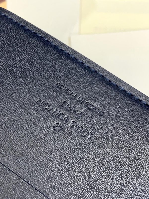 LOUIS VUITTON 二つ折り財布 ポルトフォイユ・ミュルティプル モノグラム・シャドウ ブルーマリーヌ M83379 超N品 - 画像 (4)