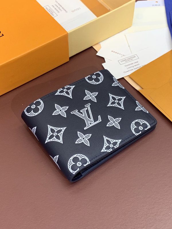 LOUIS VUITTON 二つ折り財布 ポルトフォイユ・ミュルティプル モノグラム・シャドウ ブルーマリーヌ M83379 超N品 - 画像 (3)
