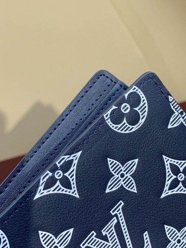 LOUIS VUITTON 二つ折り財布 ポルトフォイユ・ミュルティプル モノグラム・シャドウ ブルーマリーヌ M83379 超N品 - 画像 (2)