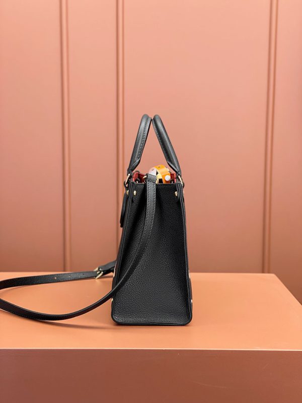 逸品 ルイヴィトン ハンドバッグ オンザゴー PM ブラック ベージュ M45659 LOUIS VUITTON - 画像 (4)