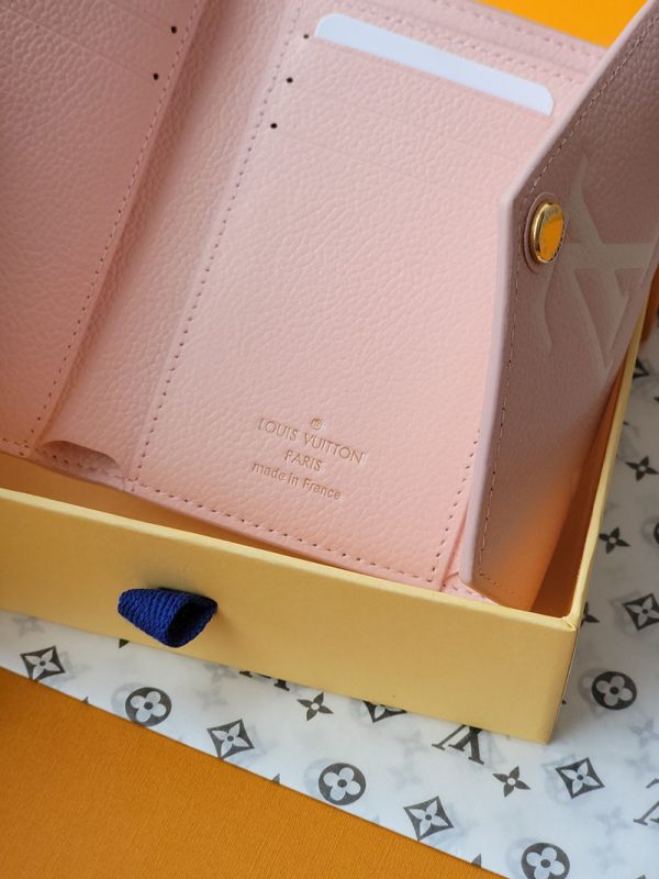 LOUIS VUITTON M14229 ポルトフォイユ ヴィクトリーヌ バイカラーモノグラムアンプラント ピンク クオーツ 三つ折り財布 財布 レディース - 画像 (3)