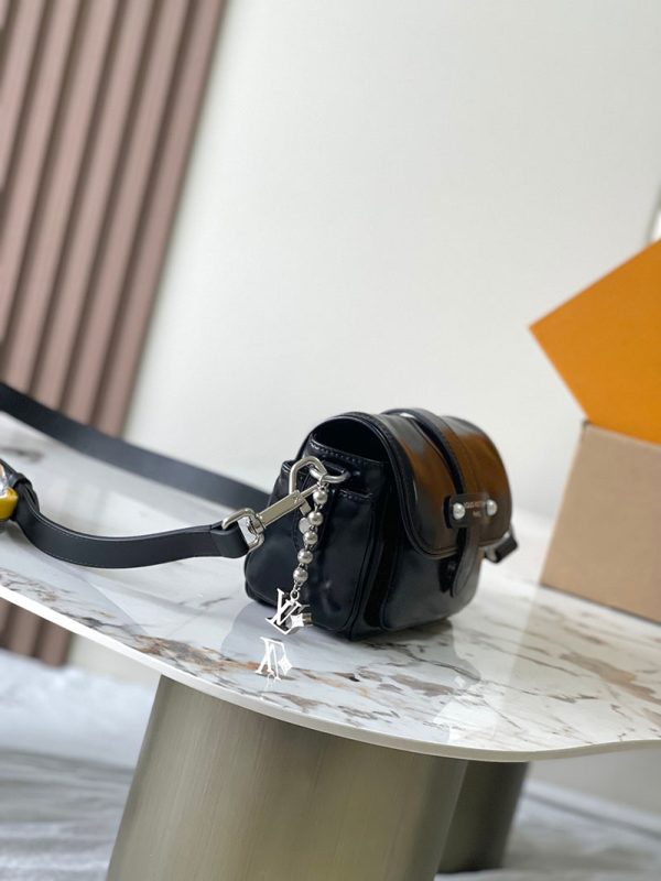 逸品 ルイヴィトン M13989 カーゴ･ウェアラブル ウォレット メンズ ショルダーバッグ 人気 Louis Vuitton - 画像 (8)