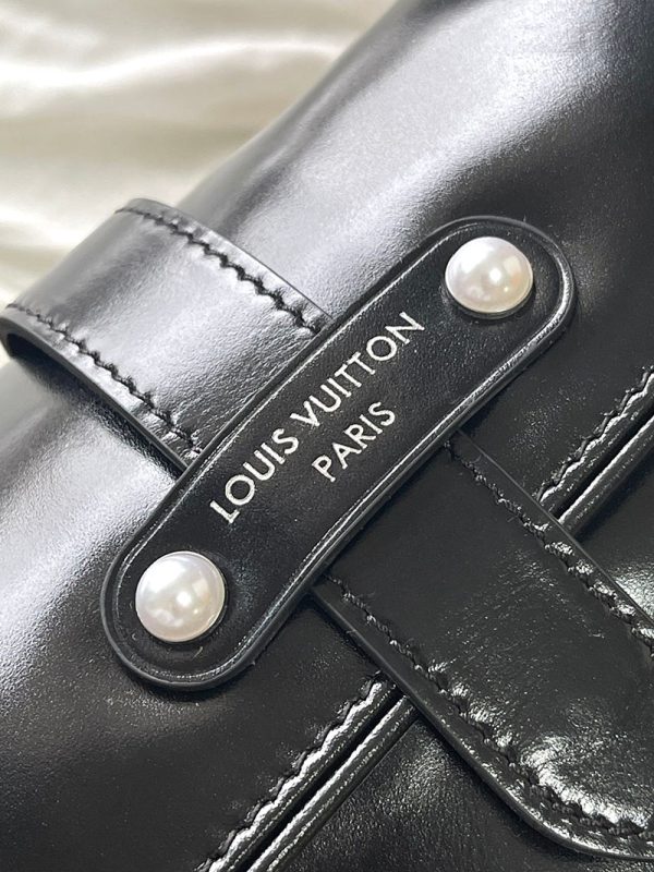 逸品 ルイヴィトン M13989 カーゴ･ウェアラブル ウォレット メンズ ショルダーバッグ 人気 Louis Vuitton - 画像 (4)