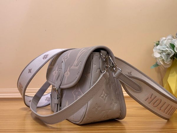 LOUIS VUITTON ディアヌ NM PM モノグラム・アンプラント ブリューム グレー/ホワイトクオーツ M14214 超N品 - 画像 (9)