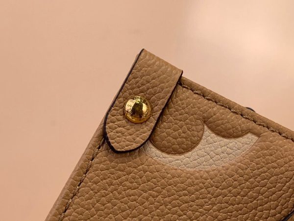 LOUIS VUITTON オンザゴー アリゾナ クレーム ハンドバッグ バッグ レディース M12513 超N品 - 画像 (4)