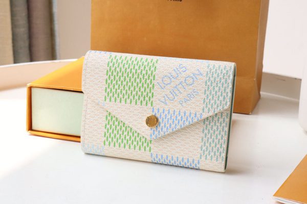 LOUIS VUITTON 三つ折り財布 ダミエ ポルトフォイユ・ヴィクトリーヌ ホワイト N40750 ピスタチオ 超N品 - 画像 (10)