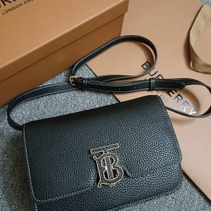 バーバリー バッグ 黒
