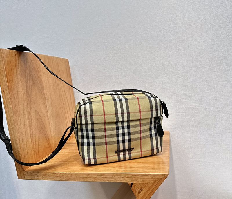 Burberry バーバリー ショルダーバッグ ノバチェック パディバッグ 8069760 ベージュ バーバリー メンズバッグ 人気 - 画像 (9)