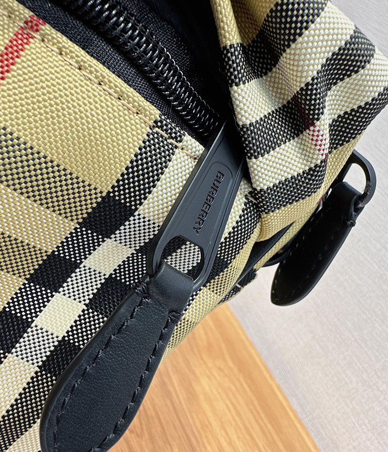 Burberry バーバリー ショルダーバッグ ノバチェック パディバッグ 8069760 ベージュ バーバリー メンズバッグ 人気 - 画像 (6)