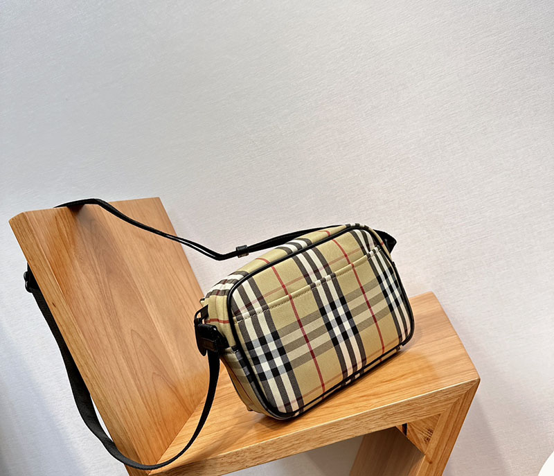Burberry バーバリー ショルダーバッグ ノバチェック パディバッグ 8069760 ベージュ バーバリー メンズバッグ 人気 - 画像 (5)