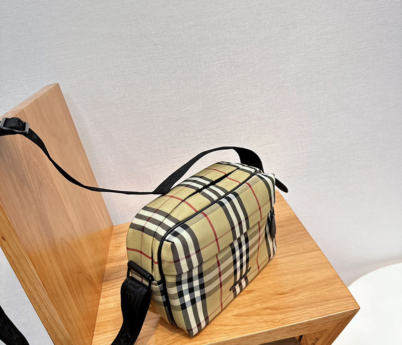 Burberry バーバリー ショルダーバッグ ノバチェック パディバッグ 8069760 ベージュ バーバリー メンズバッグ 人気 - 画像 (4)