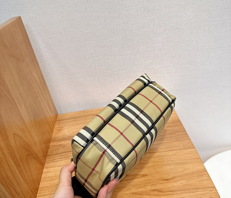 Burberry バーバリー ショルダーバッグ ノバチェック パディバッグ 8069760 ベージュ バーバリー メンズバッグ 人気 - 画像 (3)