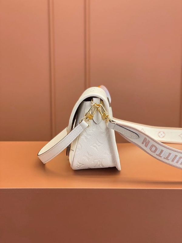逸品 ルイヴィトン M46388 ディアヌ ショルダーバッグ クリームベージュ LOUIS VUITTON ルイヴィトン ショルダーバッグ 人気 - 画像 (4)