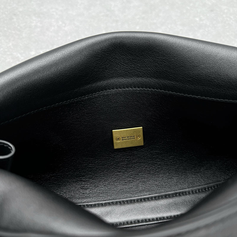 バレンシアガ アウトレット BALENCIAGA Bel Air クラッチ ストラップ付き スモール 8349432ABAV1000 ブラック カーフスキン バレンシアガ バッグ アウトレット - 画像 (2)