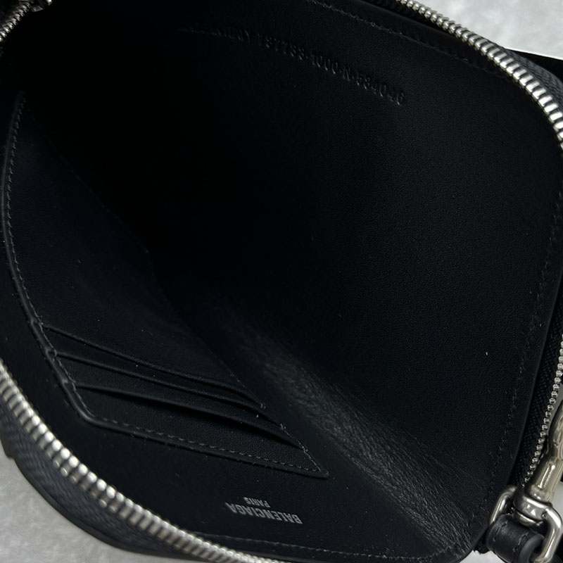 バレンシアガ アウトレット BALENCIAGA Passport フォンホルダー 7877332AA3R1000 ブラック カーフスキン バレンシアガ パスポートケース - 画像 (3)