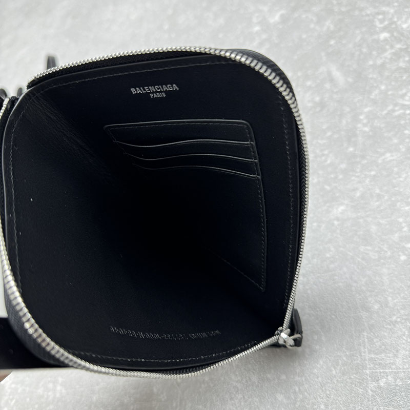 バレンシアガ アウトレット BALENCIAGA Passport フォンホルダー 7877332AA3R1000 ブラック カーフスキン バレンシアガ パスポートケース - 画像 (2)