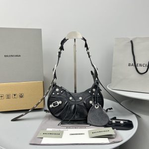 バレンシアガ バッグ アウトレット