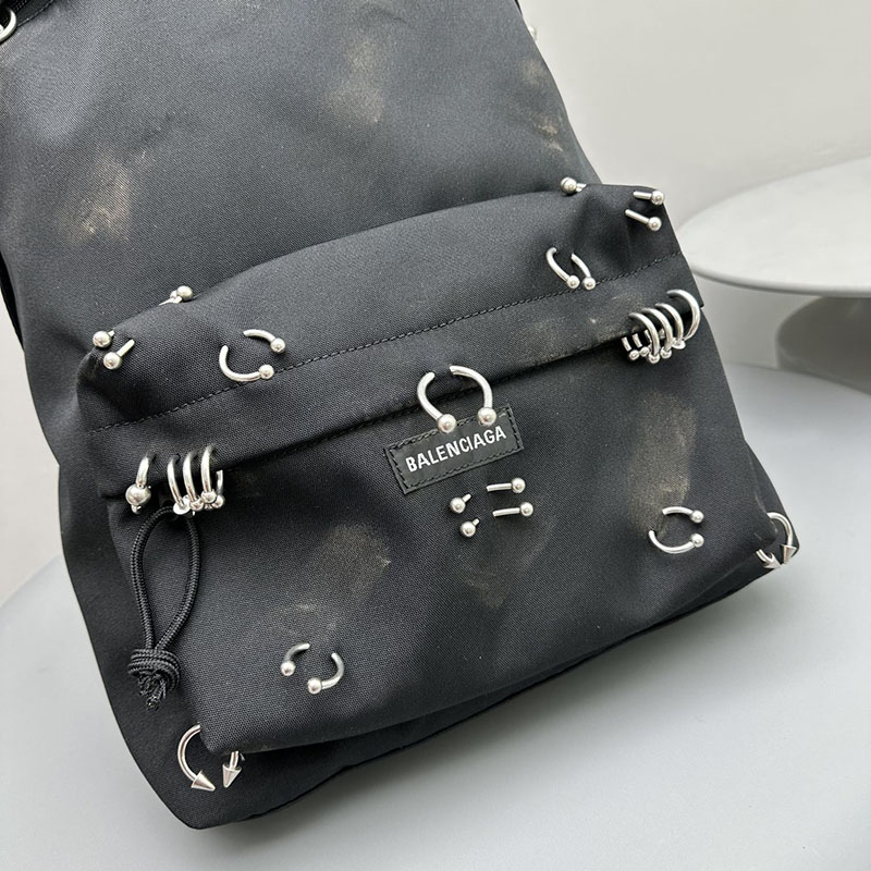 バレンシアガ アウトレット BALENCIAGA Explorer バックパック ピアーシング 5032212AAMF1000 ブラック ポリアミド バレンシアガリュックコーデ - 画像 (6)