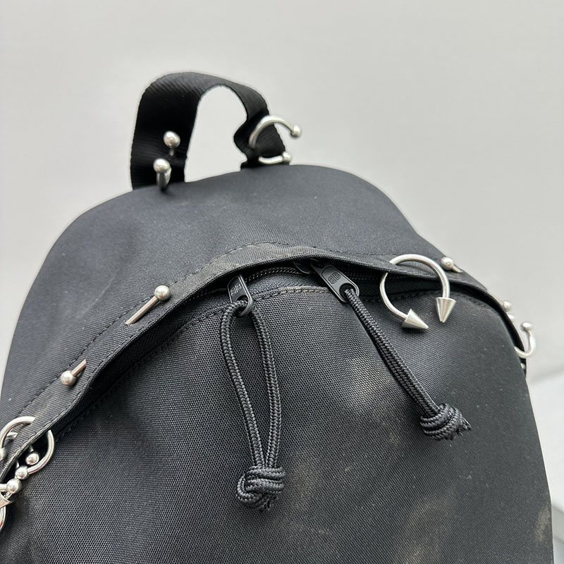 バレンシアガ アウトレット BALENCIAGA Explorer バックパック ピアーシング 5032212AAMF1000 ブラック ポリアミド バレンシアガリュックコーデ - 画像 (5)