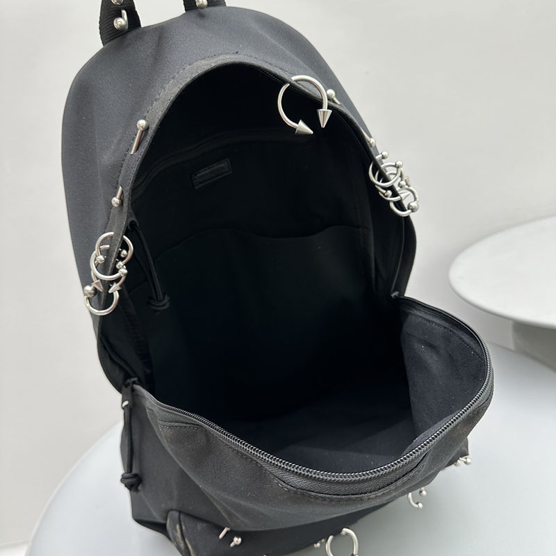 バレンシアガ アウトレット BALENCIAGA Explorer バックパック ピアーシング 5032212AAMF1000 ブラック ポリアミド バレンシアガリュックコーデ - 画像 (3)